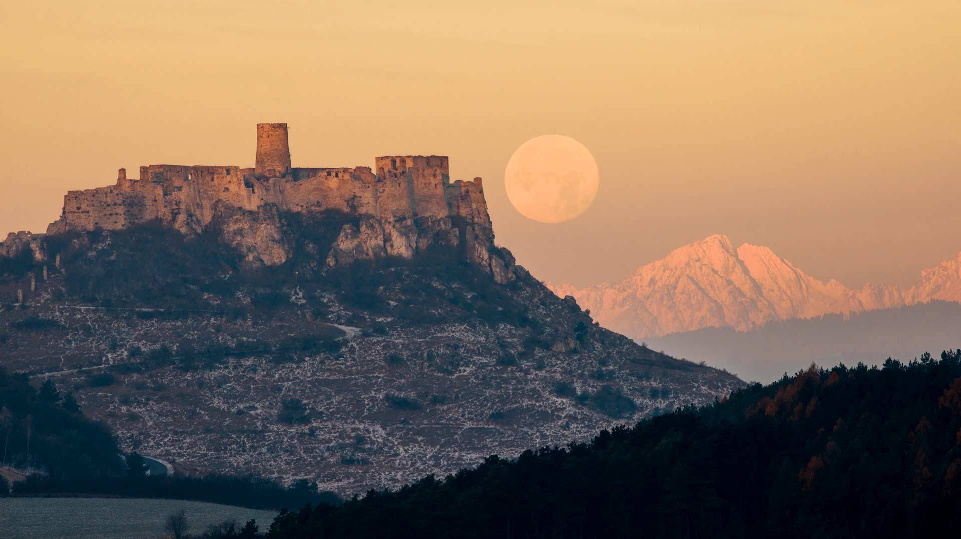 Trip In Slovakia Guided Tours and Excursions in Slovakia Spis castle UNESCO