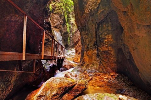 Hiking in a National park<BR><H4>A spectacular system of gorges and canyons "Jánošíkove diery"<H4>