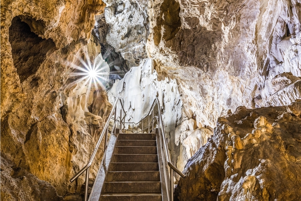 2. Harmanecká jaskyňa<BR>Tour in the white cave