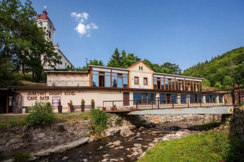 Thermal-spa-Slovakia-Sklene-teplice-Parenica-bath-exterior